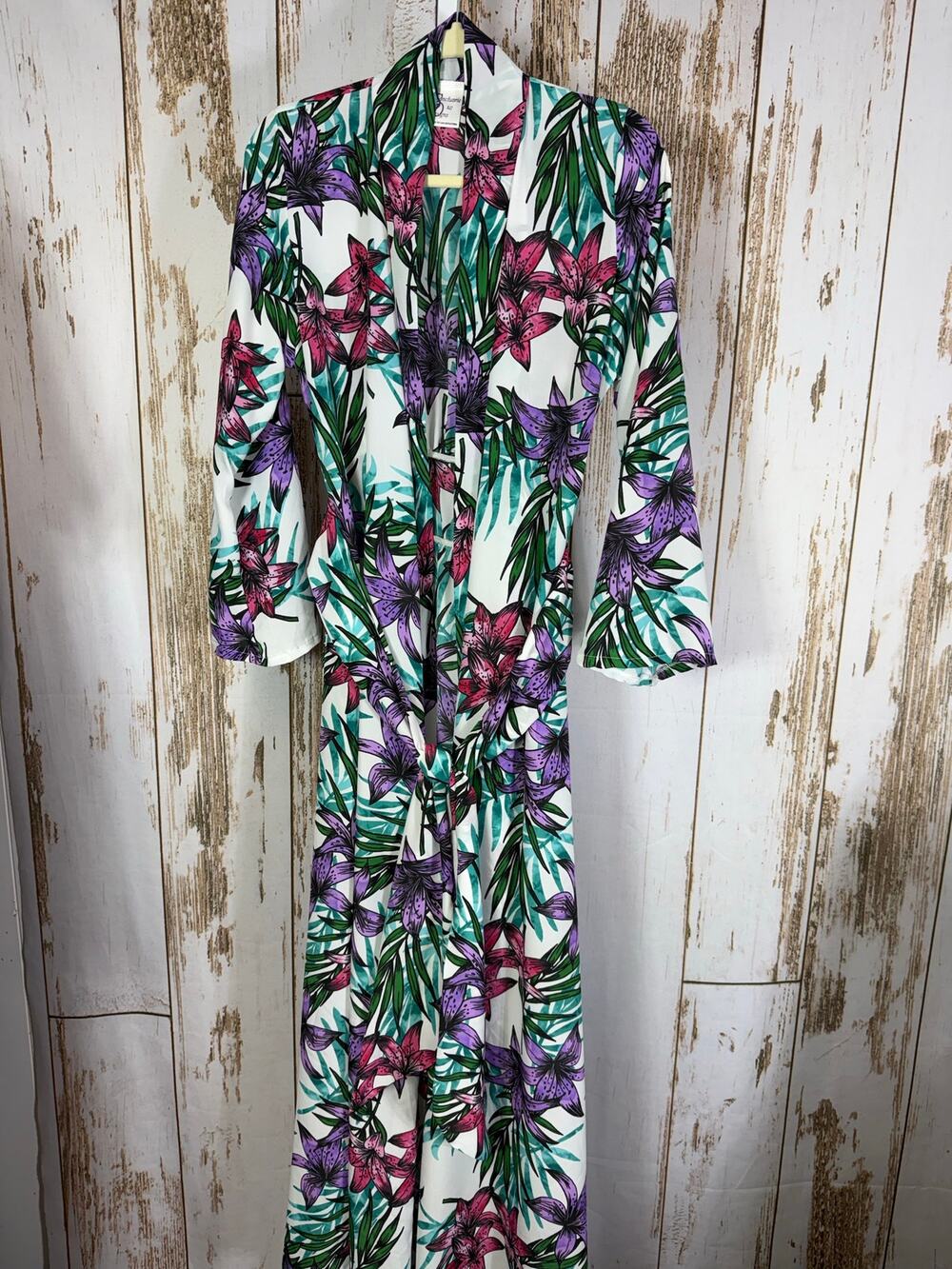 Sanctuary Designs, Floral Robe with Pockets. Size XL. In excellent condition!